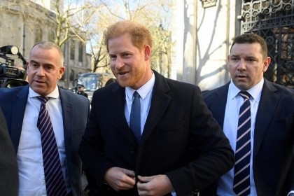 Prince Harry arrives unexpectedly at London court for privacy case