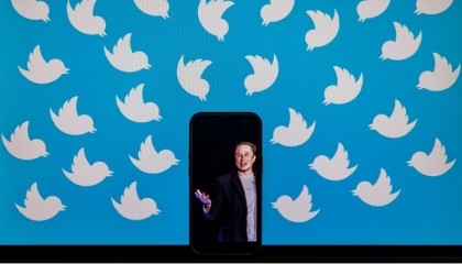 Elon Musk puts Twitter's value at just $20 billion