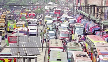 People suffer as traffic comes to a halt in capital