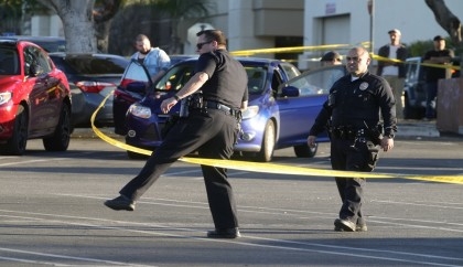 1 dead, 3 wounded in shooting at Los Angeles shopping center