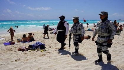 4 dead in apparent drug-related shooting on Mexican beach