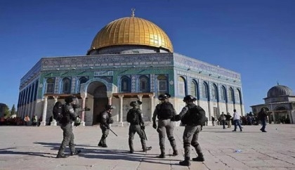 Clashes inside Jerusalem's Al-Aqsa mosque