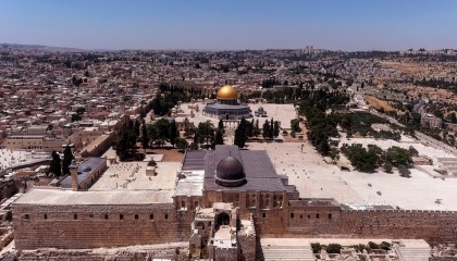 Al-Aqsa mosque compound: Jerusalem's flashpoint holy site
