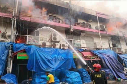 200 shops gutted, 30 injured in New Super Market fire 