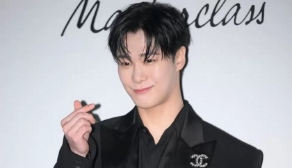 Moonbin: K-pop star dies at age of 25 in suspected suicide