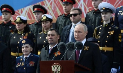 Putin, at Red Square parade, calls for victory in Ukraine