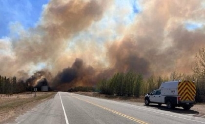 Western Canada seeks urgent help to fight wildfires