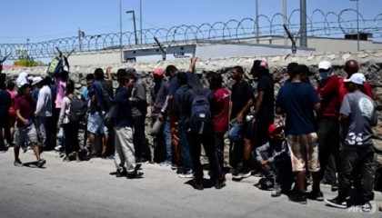 US bolsters border as Covid-era asylum rules lapse