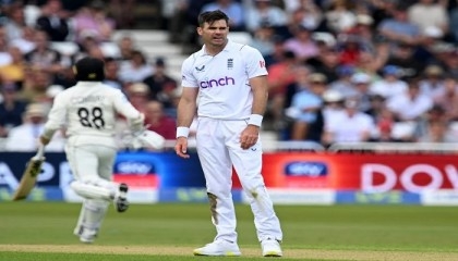England's Anderson suffers groin injury ahead of Ashes