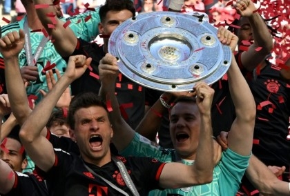 Bayern seize title as Dortmund collapse but major doubts remain
