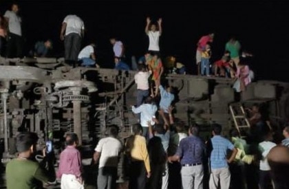Deaths feared, at least 200 hurt in India rail crash