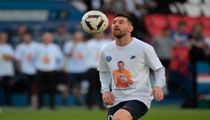 Al Hilal officials in Paris to seal Messi deal: sources