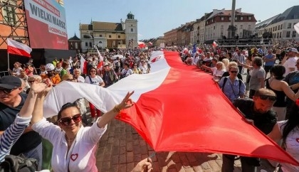 Huge anti-government protest in Polish capital Warsaw