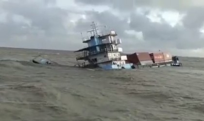 Ship partly sinks in Sandwip Channel