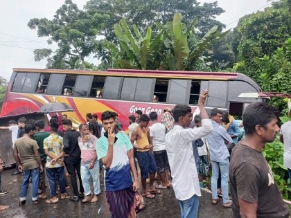 Road crash leaves 3 dead in Barishal