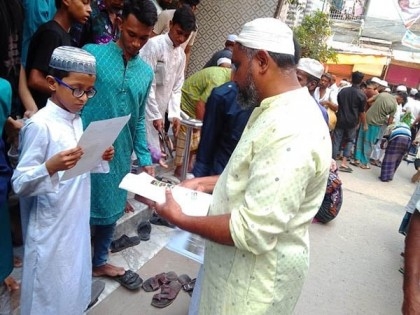 DSCC distributes dengue awareness leaflets after Jummah prayers