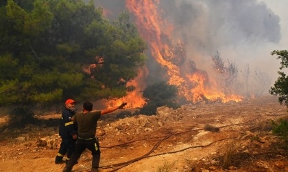 Thousands more evacuated as Greece 'at war' with fires