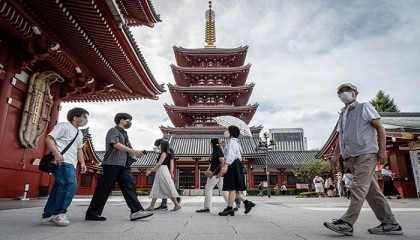 Japan sees record drop in population