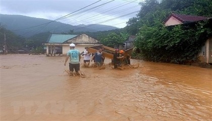 Flash floods, landslides kill eight in northern Vietnam