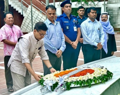 Indian envoy pays homage to Bangabandhu
