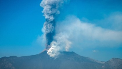 Etna eruption forces closure of Sicily's Catania airport