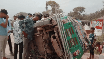 4 killed as covered-van hits CNG auto-rickshaw in Brahmanbaria