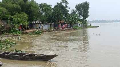 Teesta riverbank erosion in Lalmonirhat: Fear of losing homes grips locals