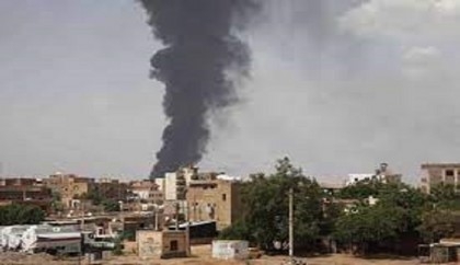 Hundreds flee Khartoum district after shelling kills 19