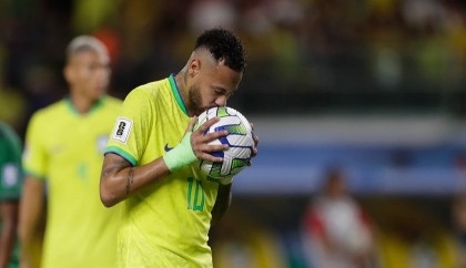 Brazil's Neymar overtakes Pele goals record