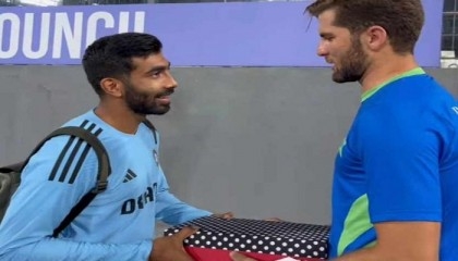 Shaheen Afridi congratulates new dad Jasprit Bumrah with ‘special gift’ during Asia Cup