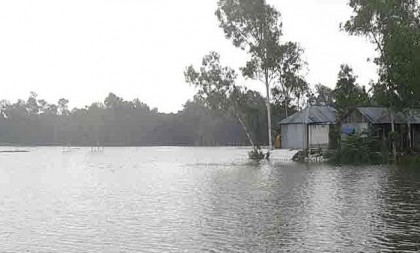 Fear of flood looms over Sirajganj as Jamuna keeps swelling
