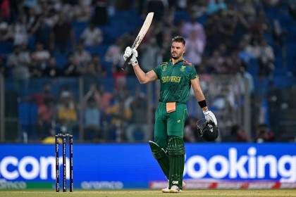 South Africa hit highest World Cup total of 428

