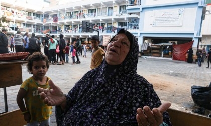 Israeli air strikes kill 70 Palestinians while fleeing Gaza, Hamas says