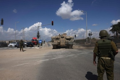 Israeli army awaits 'political' green light for Gaza invasion

