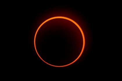 Skygazers watch 'Ring of Fire' eclipse over Western Hemisphere

