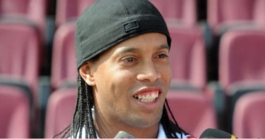 Brazilian football legend Ronaldinho arrives in Dhaka