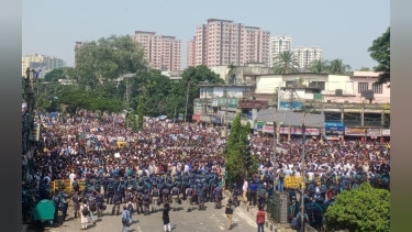 Jamaat men rally at Arambag as police barricade at Motijheel