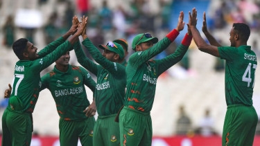 Netherlands held to 229 by Bangladesh