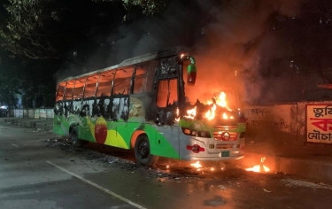 4 buses set ablaze in Dhaka