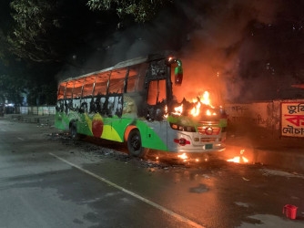Arsonists set bus on fire in capital