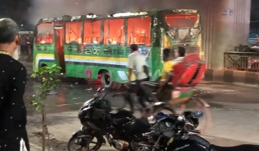 Miscreants set 3 vehicles on fire in Dhaka, Joypurhat