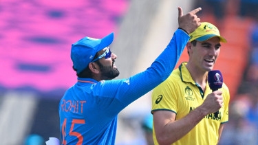 Australia opt to bowl against India in WC final
