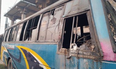 BNP’s blockade: Bus set on fire in Gazipur