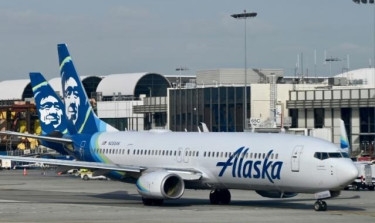 Alaska Airlines to buy Hawaiian Airlines for $1.9b