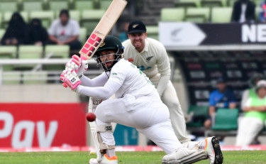 Mushfiqur given rare 'obstructing the field' out