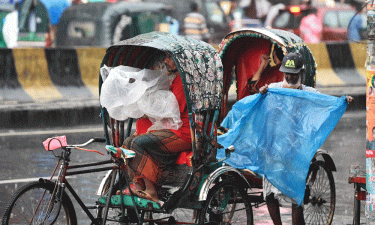 Rain disrupts morning commute in Dhaka