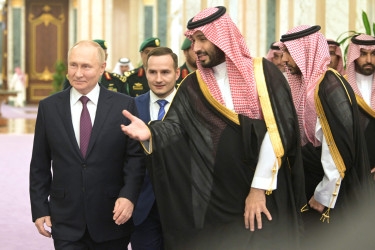 Putin visits Saudi Arabia, UAE on Middle East tour