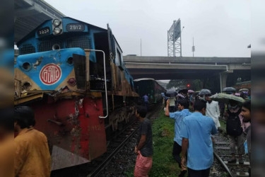 Major rail disruption in Dhaka as train derails in crane collision