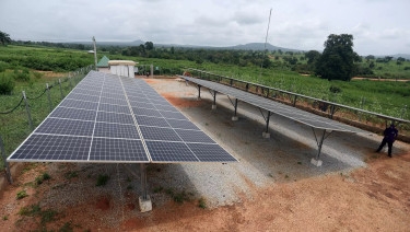 Solar mini-grids offer clean-power hope to rural Africa