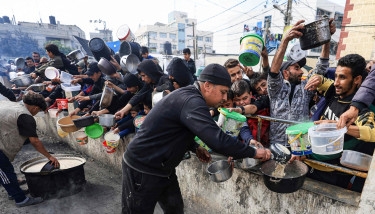 Gripped by hunger, Gazans queue for meagre food